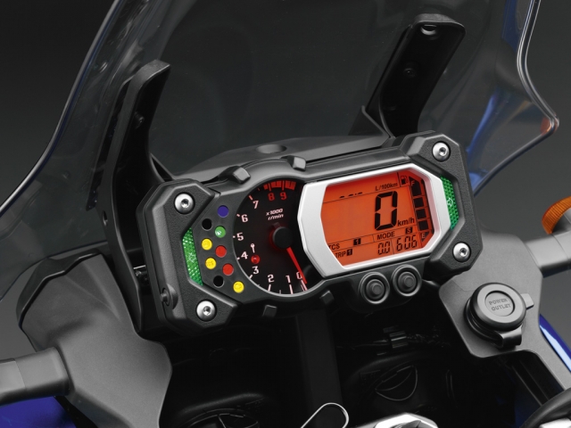 Yamaha XT1200Z Super Tenere - приборная панель